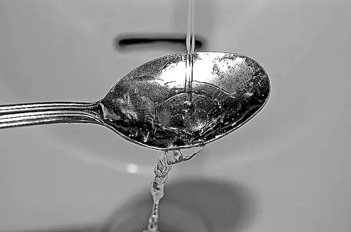 1. Enjuagar las navajas con agua dulce después de su uso