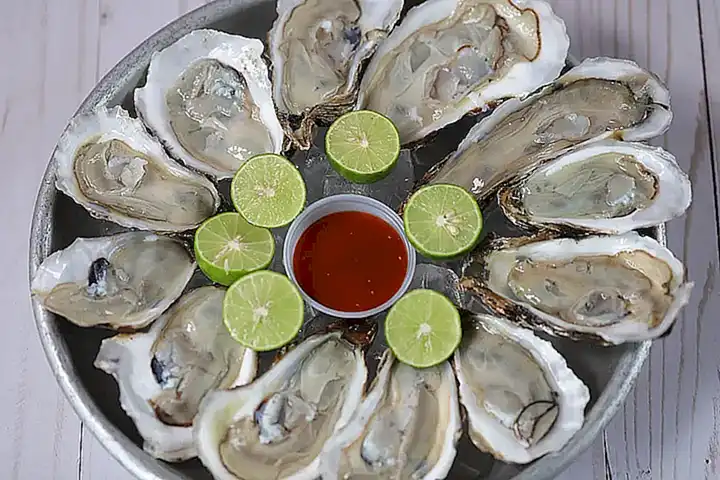Busca restaurantes especializados en mariscos y ostras en el área de Le Barcarès