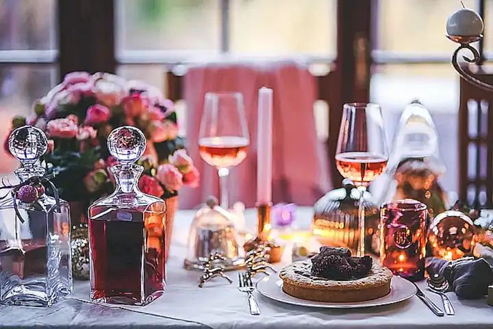 Consulta a un experto en vinos para obtener recomendaciones específicas para tu comida