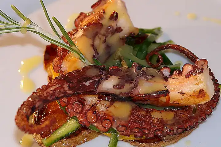 El pulpo gratinado es una forma deliciosa de disfrutar de este marisco