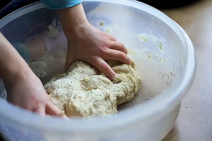 ¿Es necesario refrigerar la masa antes de usarla?