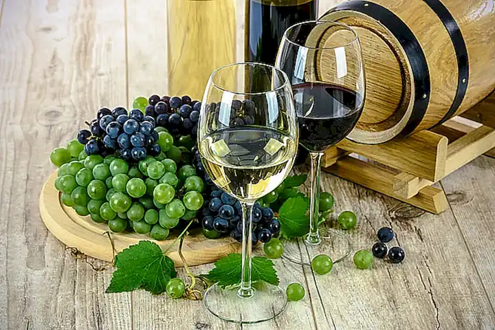 Las ostras a la parrilla o al horno pueden maridar bien con vinos blancos más intensos
