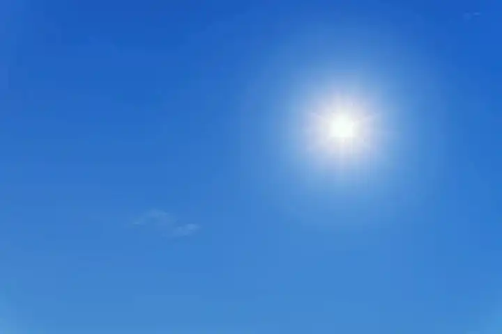 Observa la posición del sol en el cielo para calcular el minuto exacto