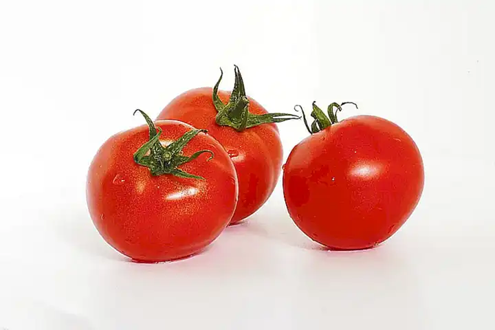Prepara una sopa ligera de tomate como acompañamiento refrescante