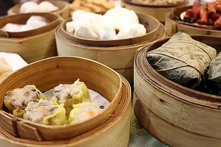 Prueba los dim sum de almeja en los restaurantes locales