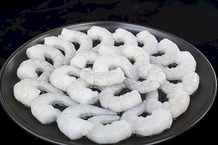 ¿Puedo usar langostinos congelados para esta receta?