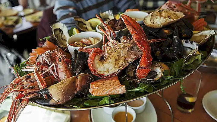 ¿Qué incluye una mariscada?