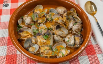 Receta tradicional para preparar almejas a la marinera: paso a paso