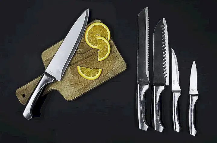 Recuerda siempre tener precaución al utilizar utensilios de cocina afilados