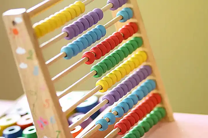 Utiliza pulpos de colores para enseñar números y conceptos matemáticos básicos