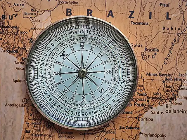 Utiliza una brújula para determinar la orientación del cangrejo
